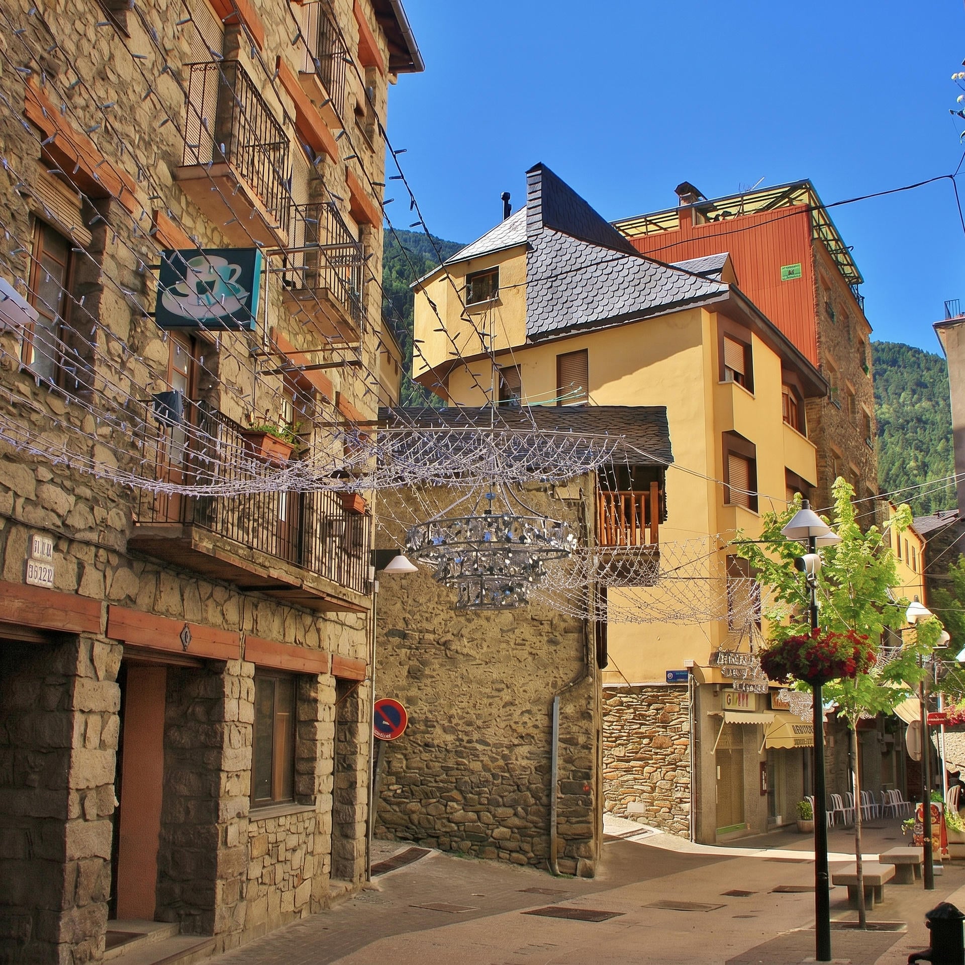 Encamp centro